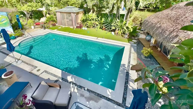 Private Heated Saltwater Pool with Tiki Garden Oasis 