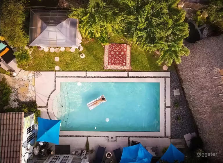  Private Heated Saltwater Pool with Tiki Garden Oasis 