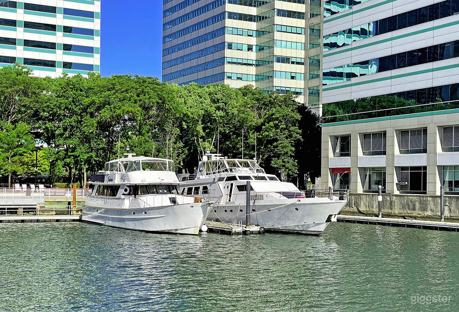 Upscale Yacht Club and Marina with Skyline View Photo 4