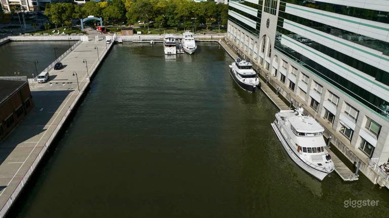  Upscale Yacht Club and Marina with Skyline View 