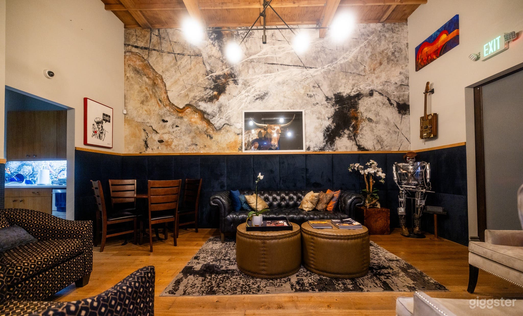 Building 2 Studio Lounge Photo 2