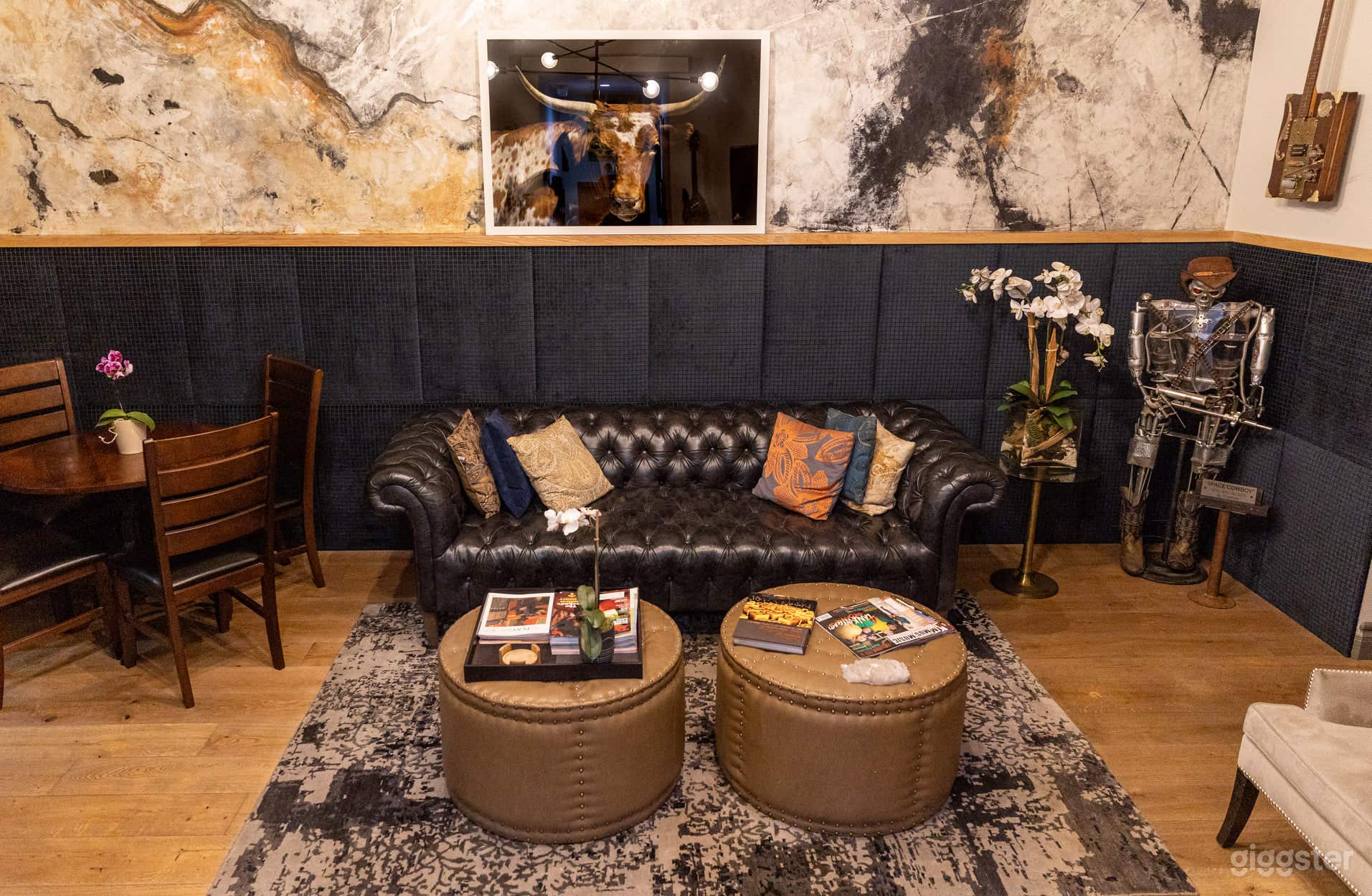 Building 2 Studio Lounge Photo 4