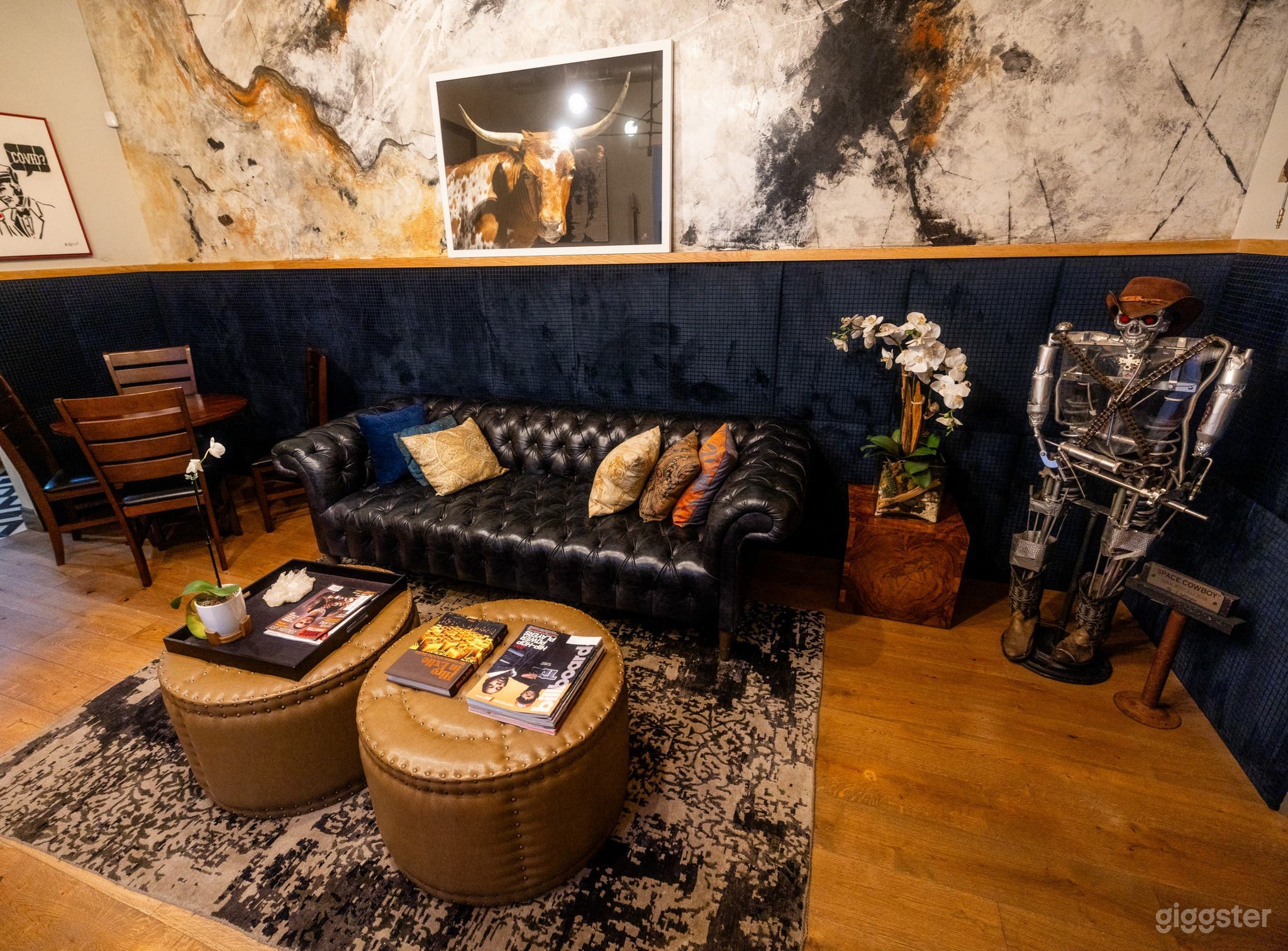 Building 2 Studio Lounge Photo 1