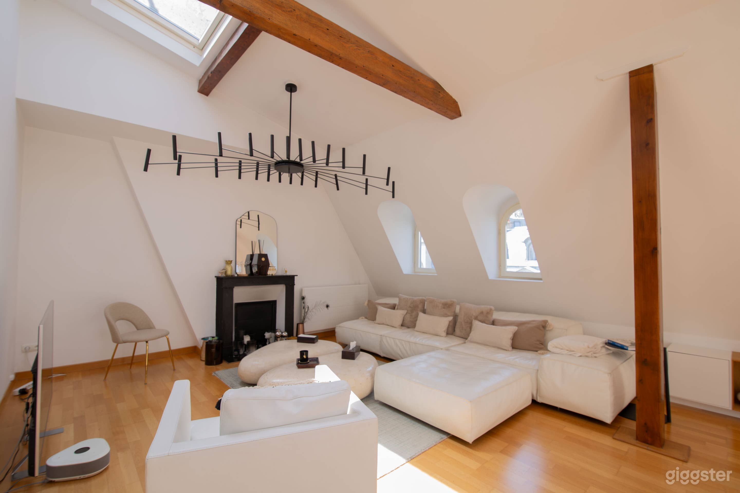 Photo de Appartement avec puit de lumière au coeur du triangle d'or 4