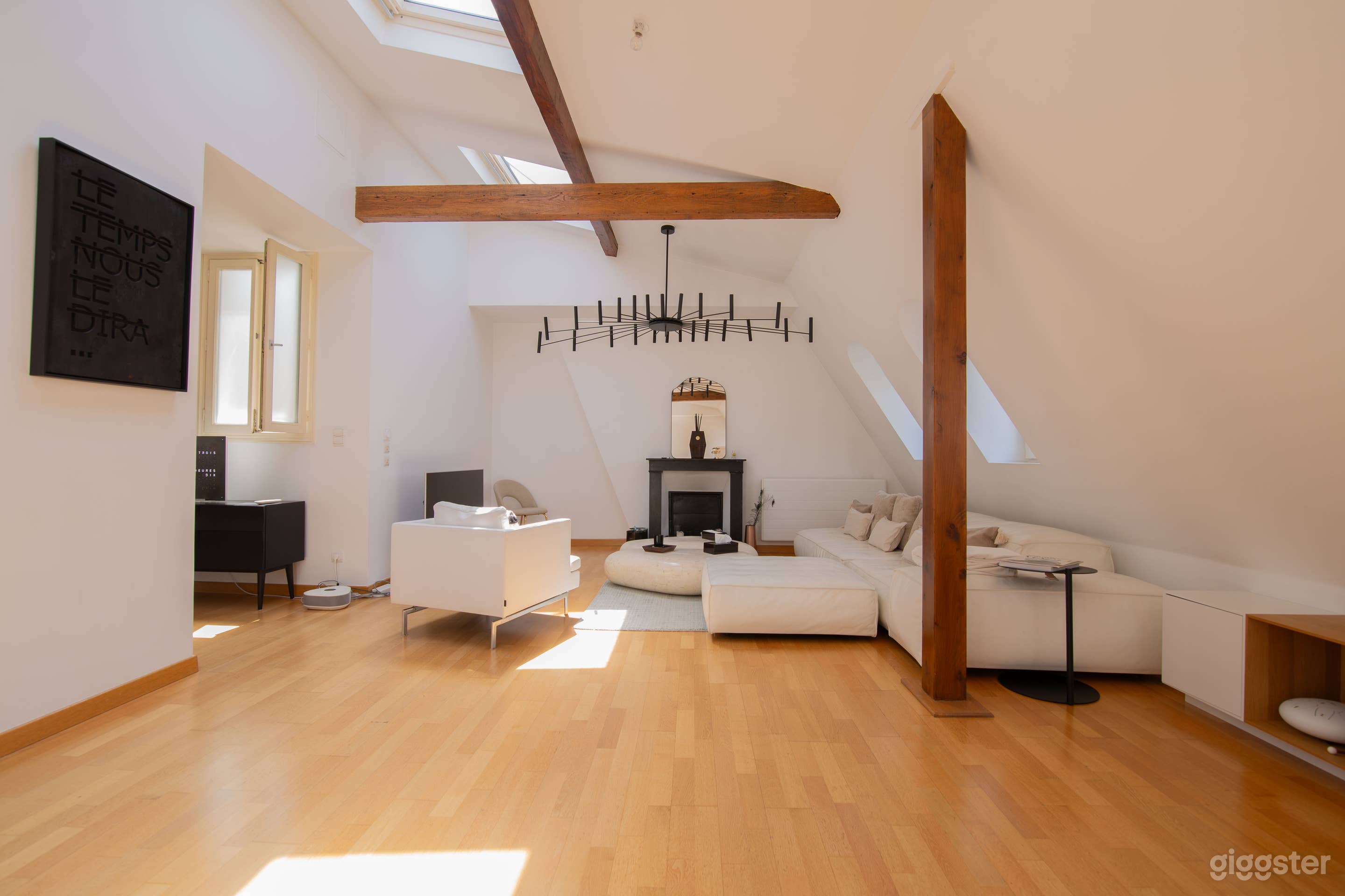 Photo de Appartement avec puit de lumière au coeur du triangle d'or 3