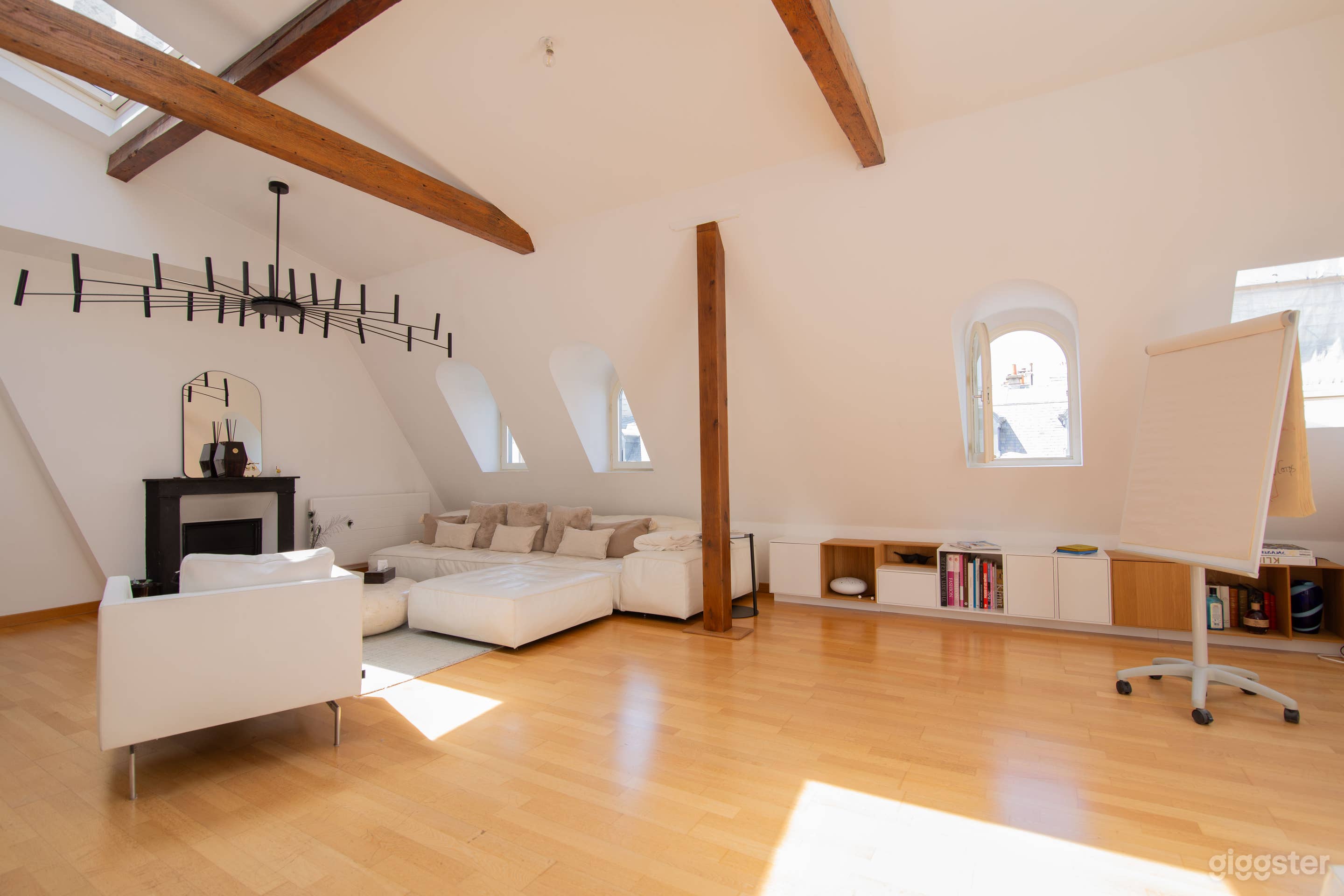 Photo de Appartement avec puit de lumière au coeur du triangle d'or 1