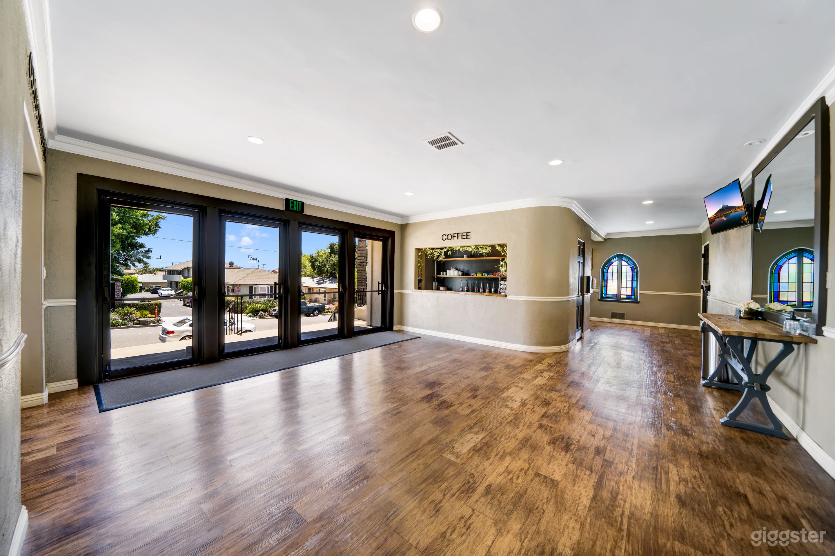 DIVINE FILM VENUE: BURBANK CHURCH Photo 3