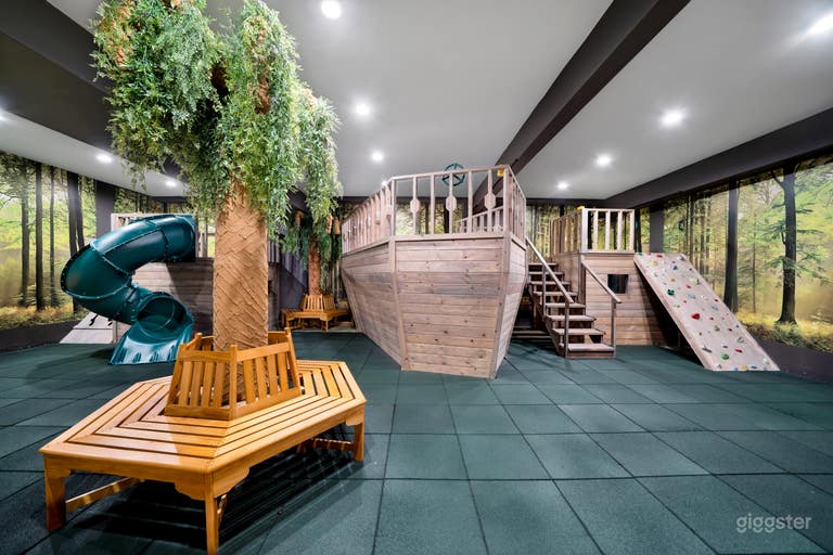  DIVINE FILM VENUE: BURBANK CHURCH 