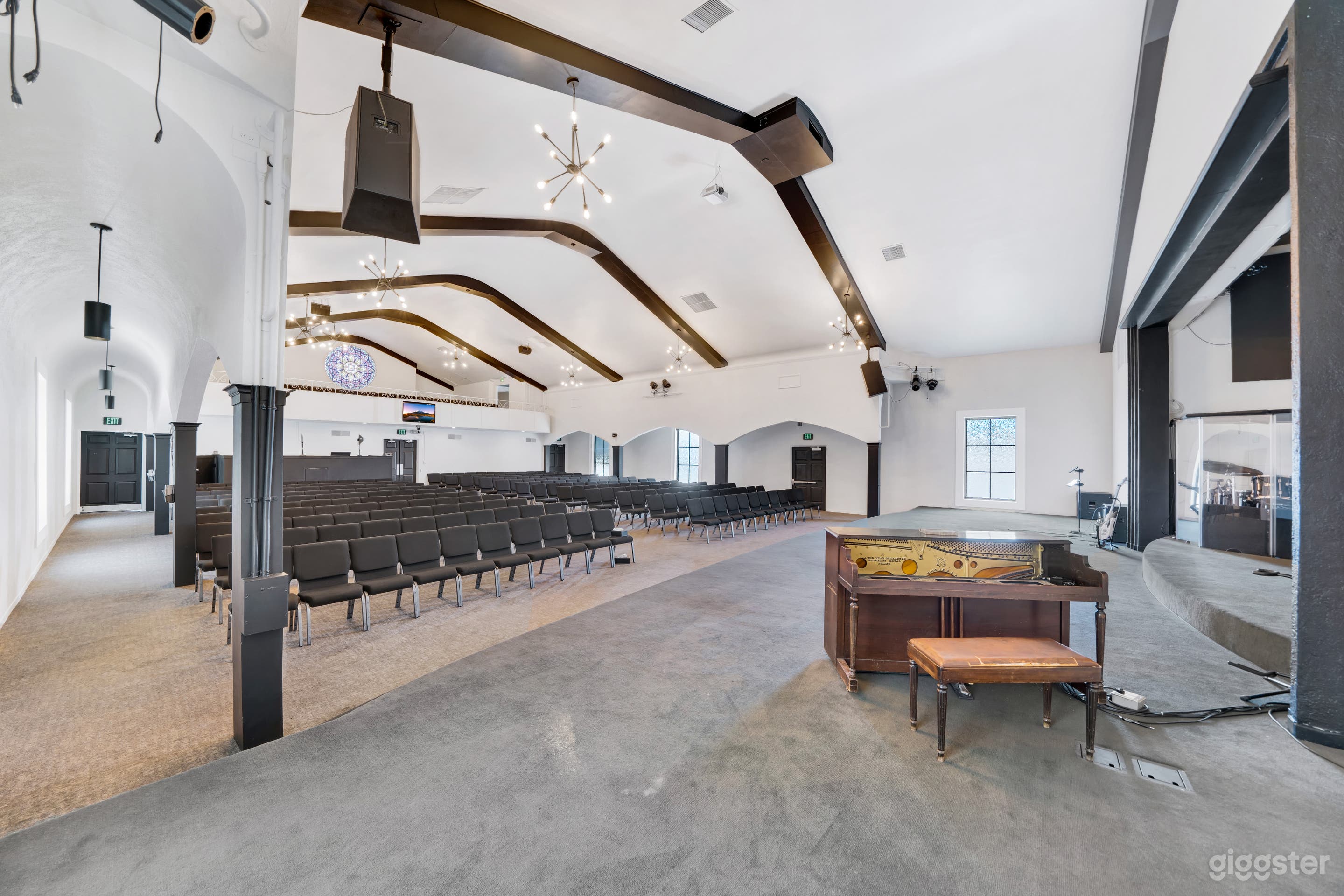 DIVINE FILM VENUE: BURBANK CHURCH Photo 4