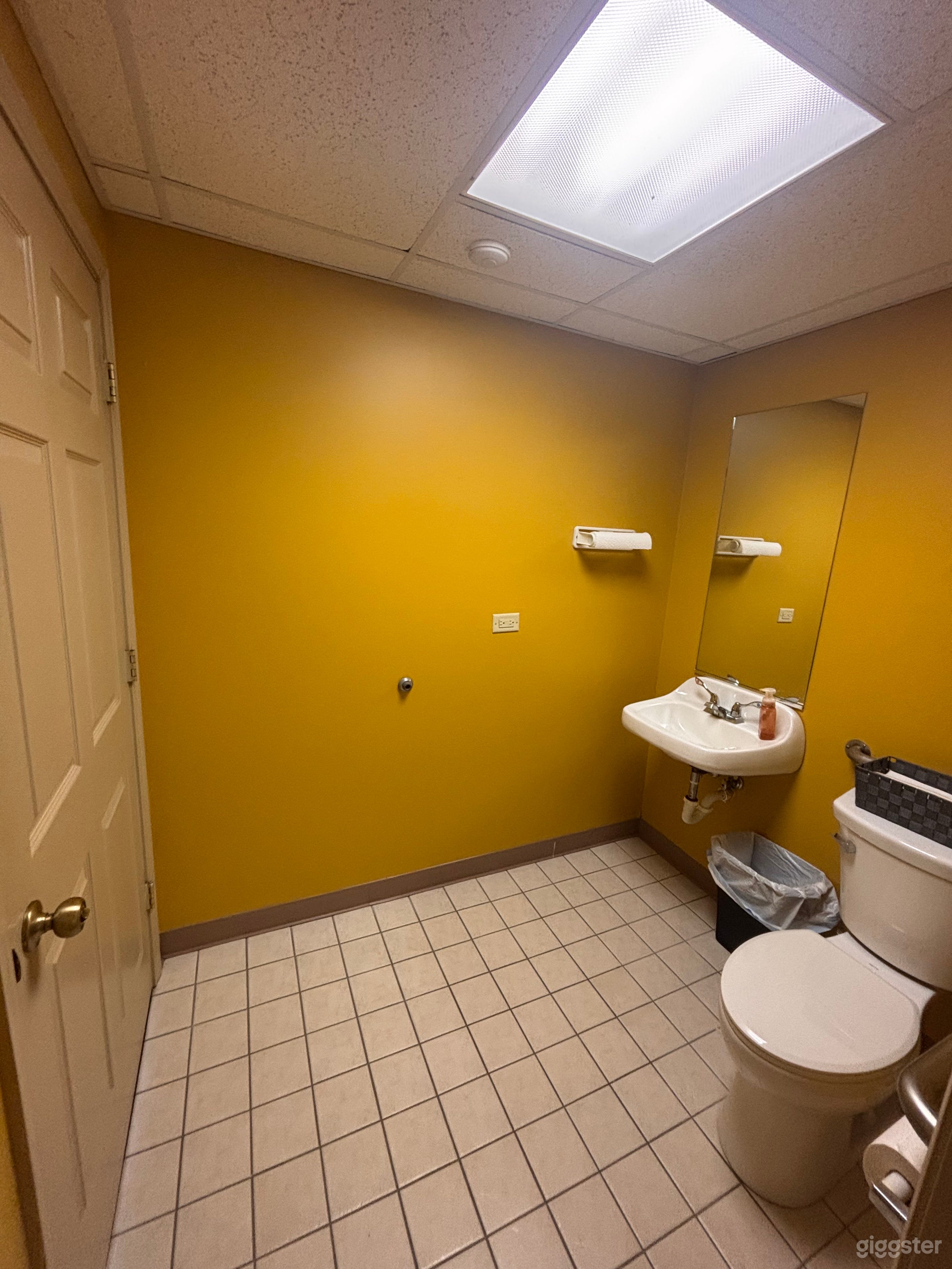 Clean Office Space at Industrial Auto Site Photo 4
