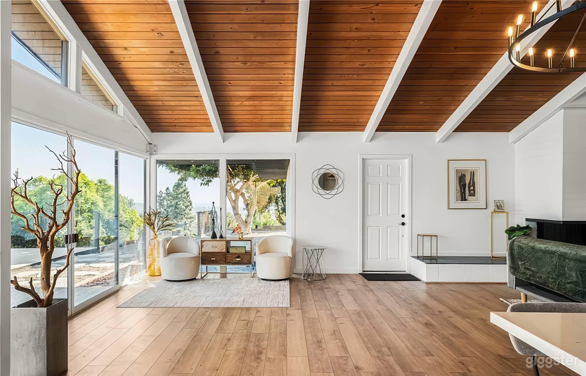 Mid Century Modern w/ Sweeping Views Photo 4