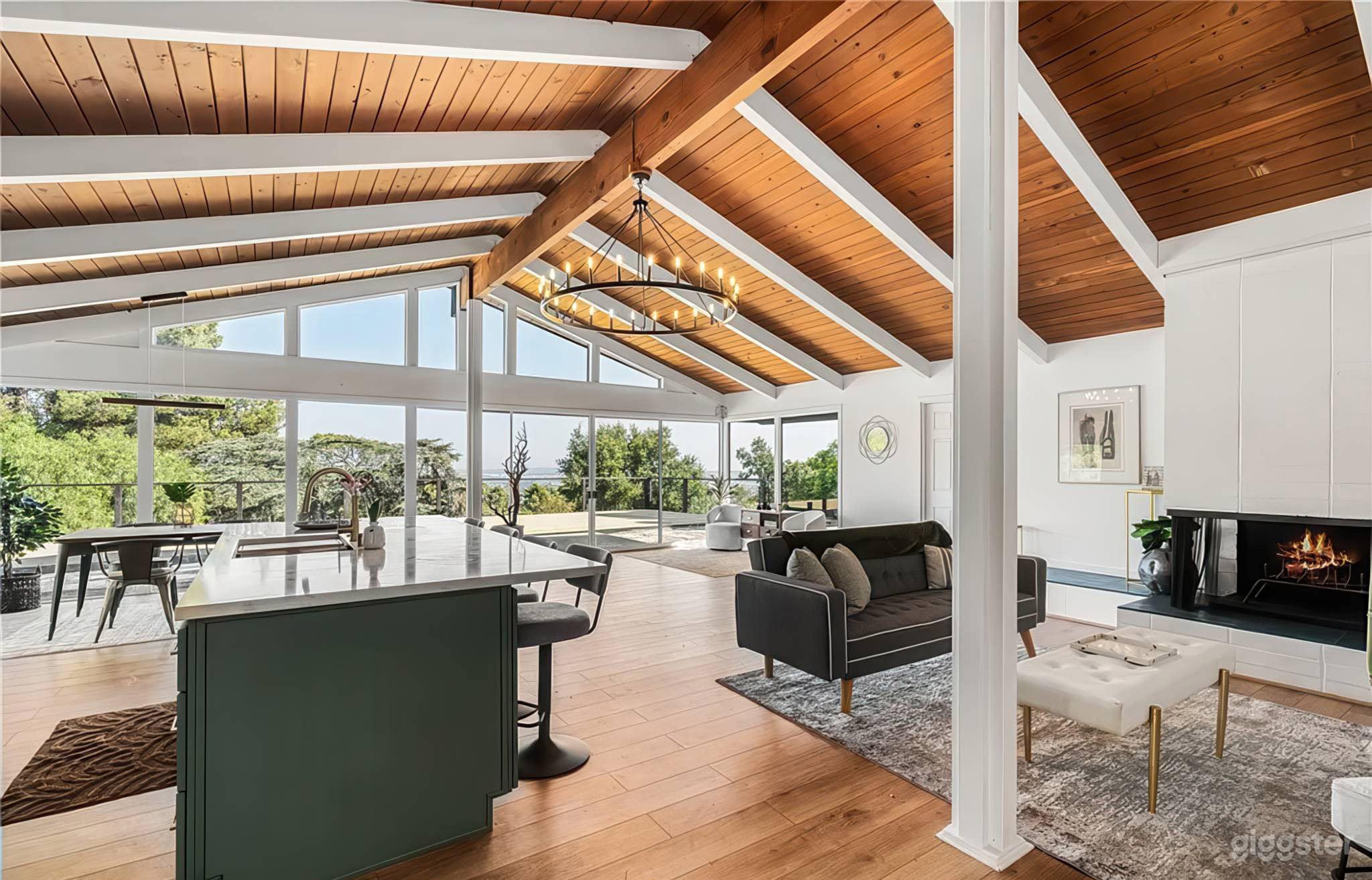 Mid Century Modern w/ Sweeping Views Photo 2