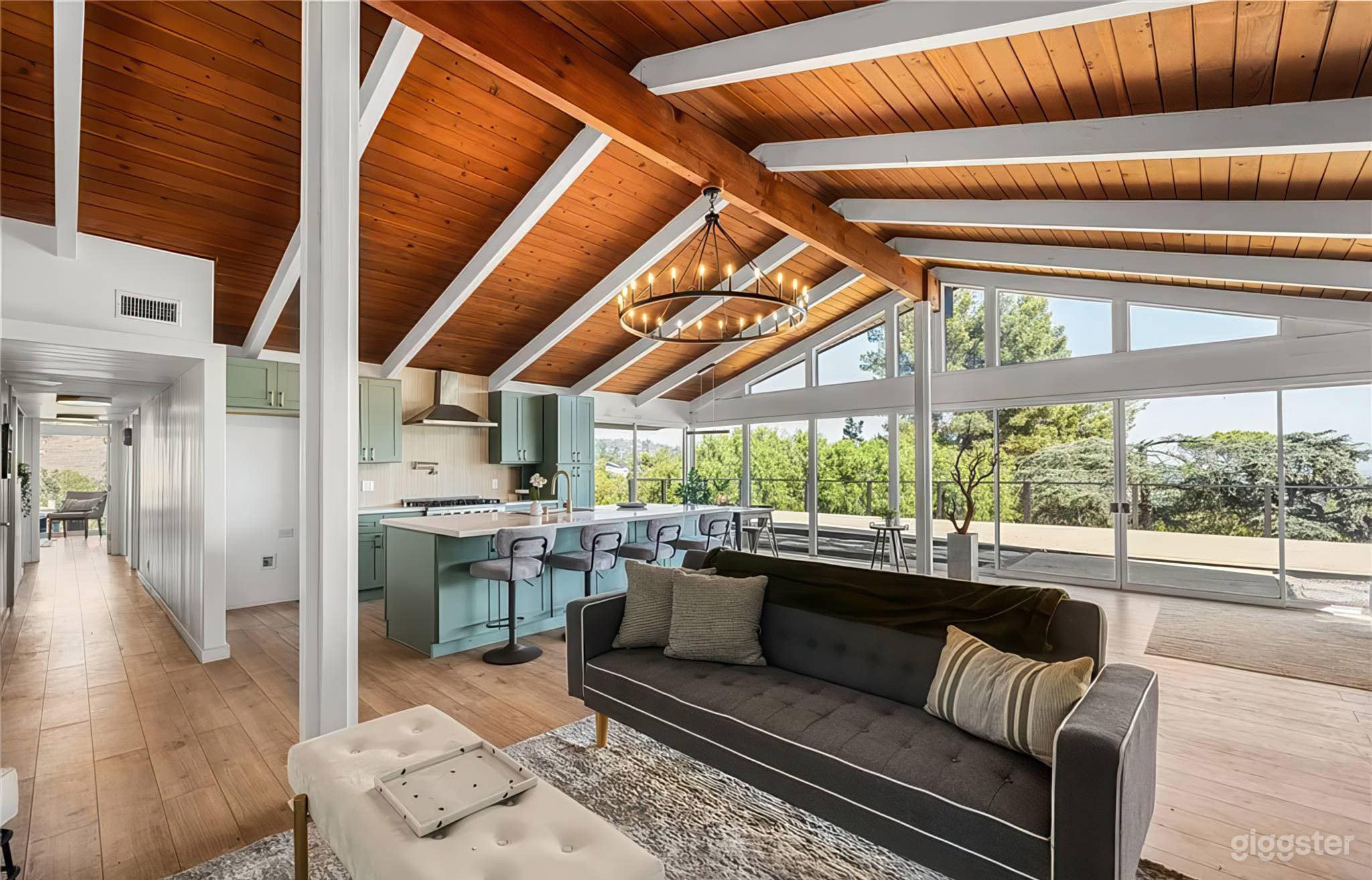 Mid Century Modern w/ Sweeping Views Photo 1