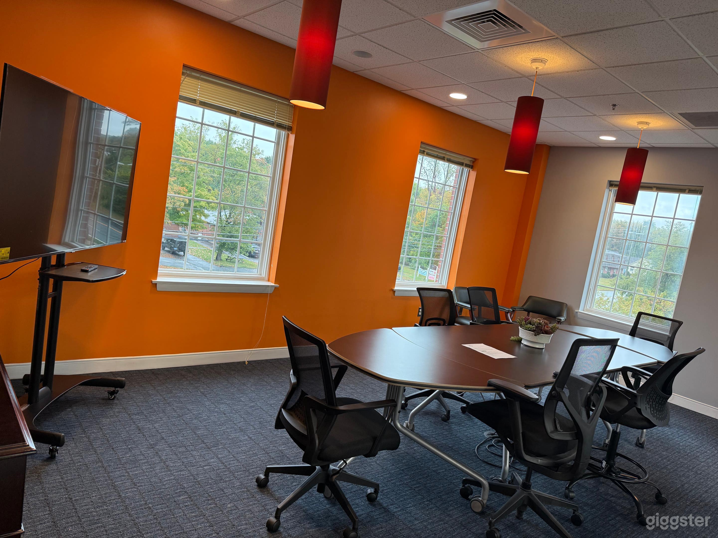 Smaller Conference Room Photo 1