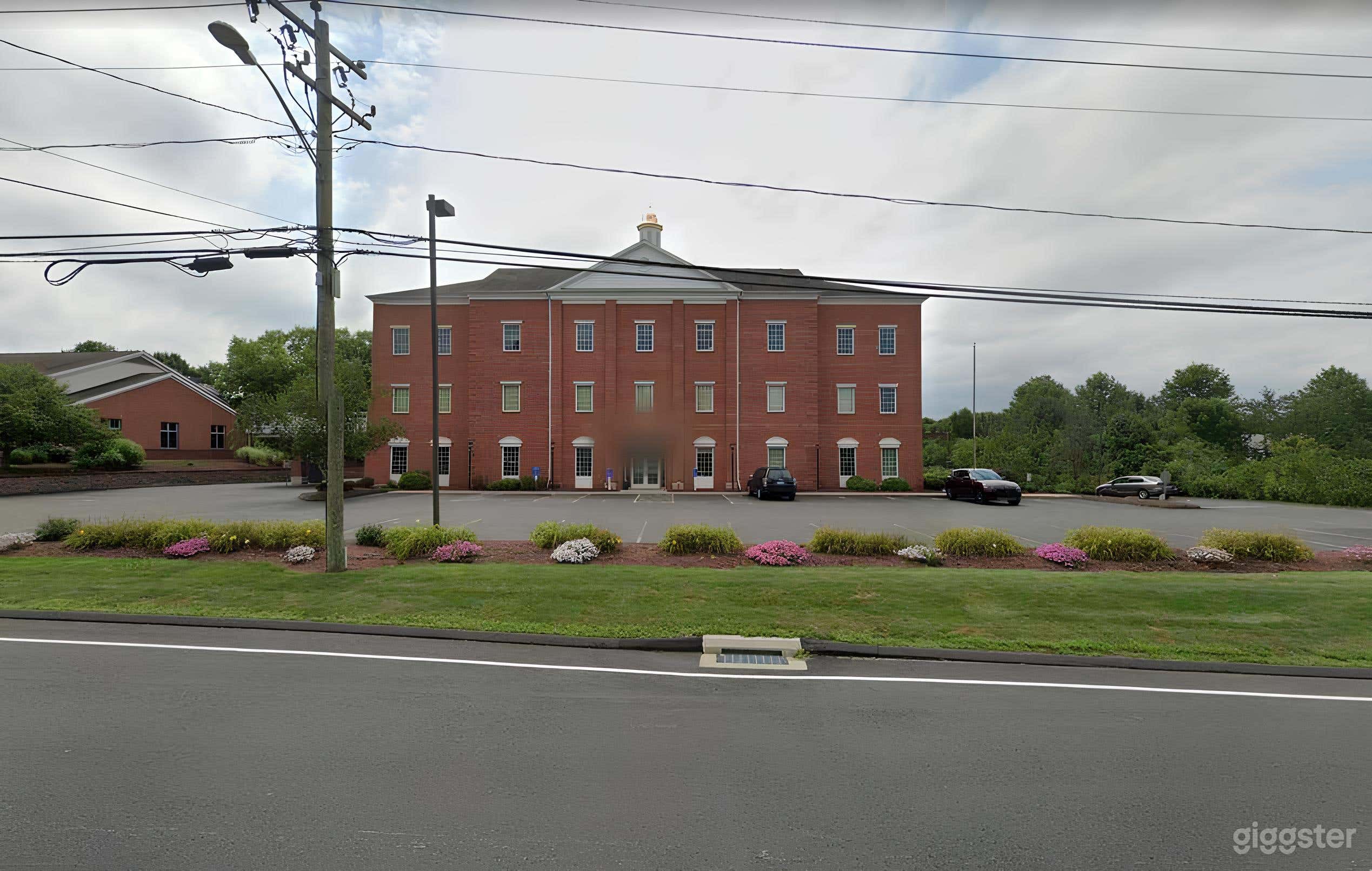 Smaller Conference Room Photo 4