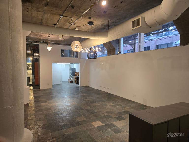  Flexible Gallery Workspace in River North 