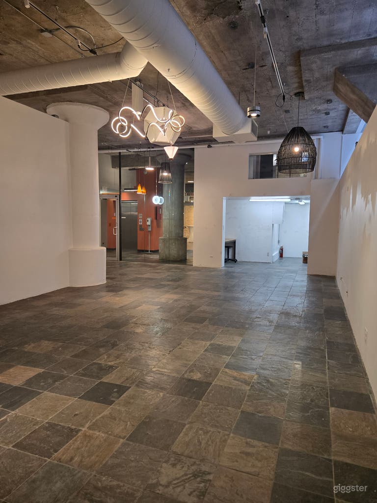  Flexible Gallery Workspace in River North 