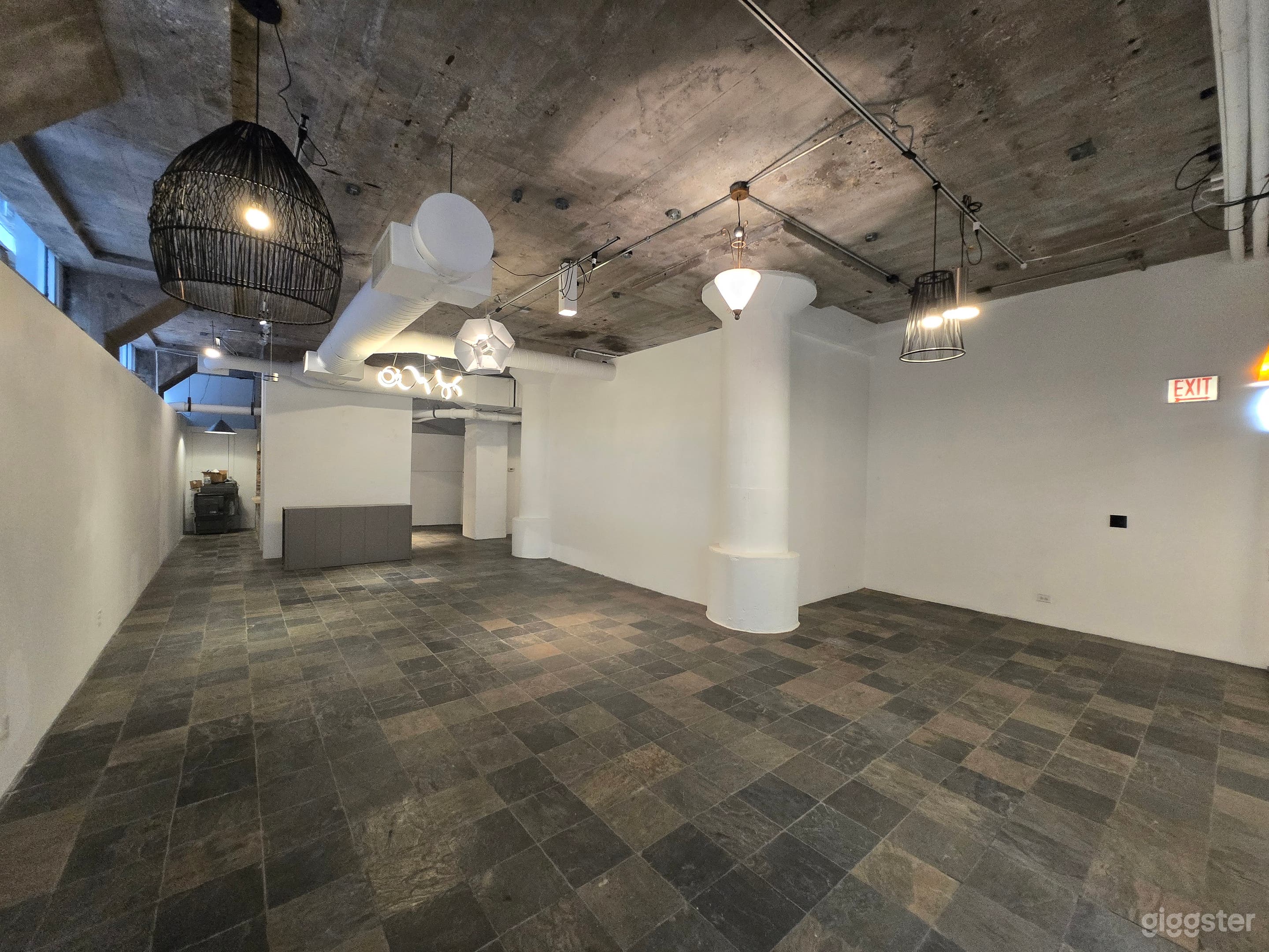 Flexible Gallery Workspace in River North Photo 1