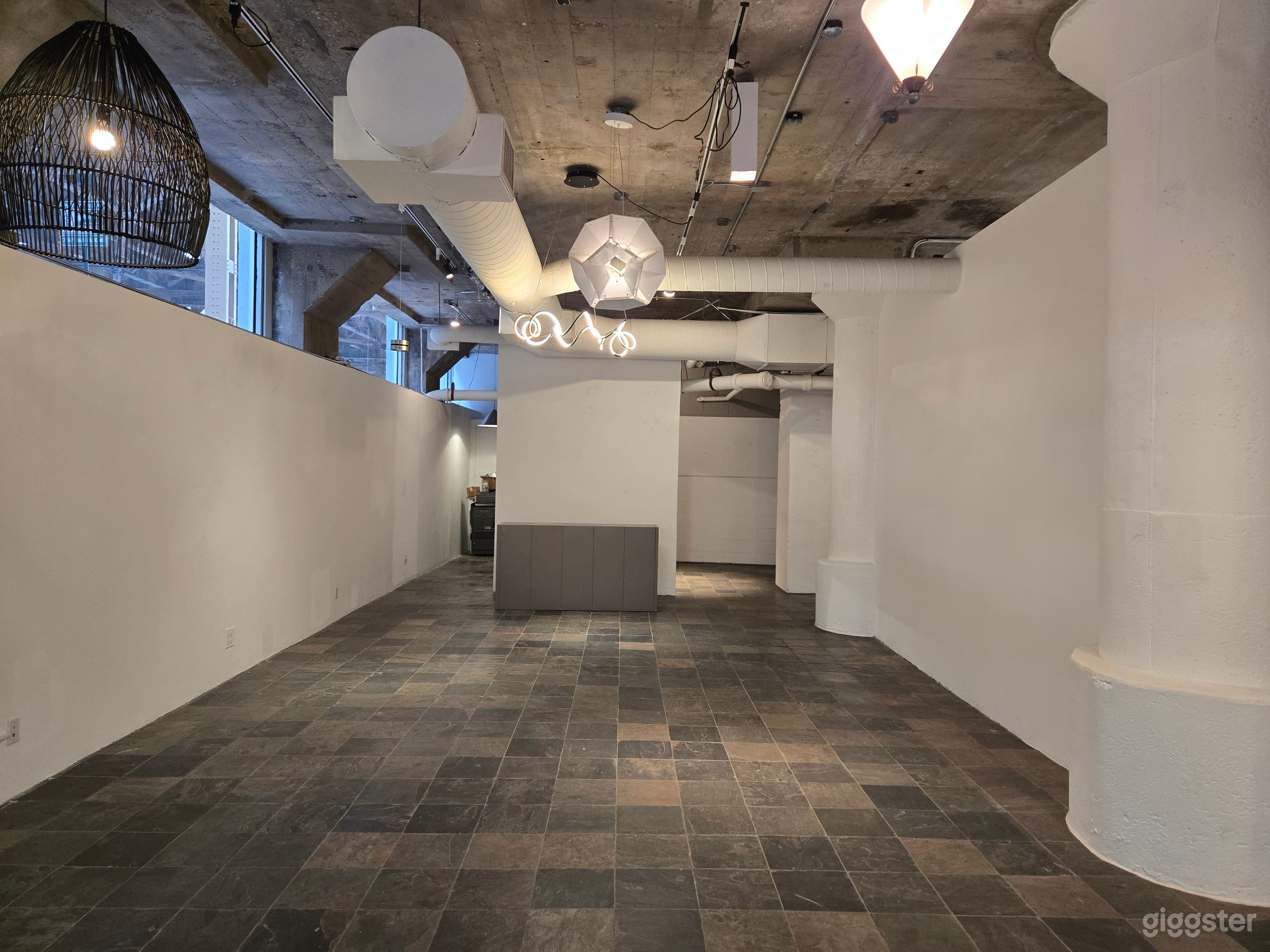 Flexible Gallery Workspace in River North Photo 3