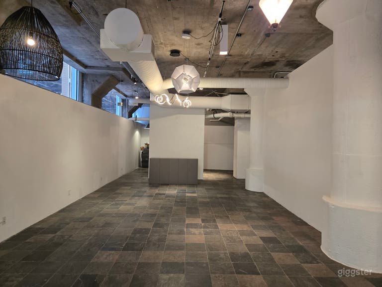 Flexible Gallery Workspace in River North 