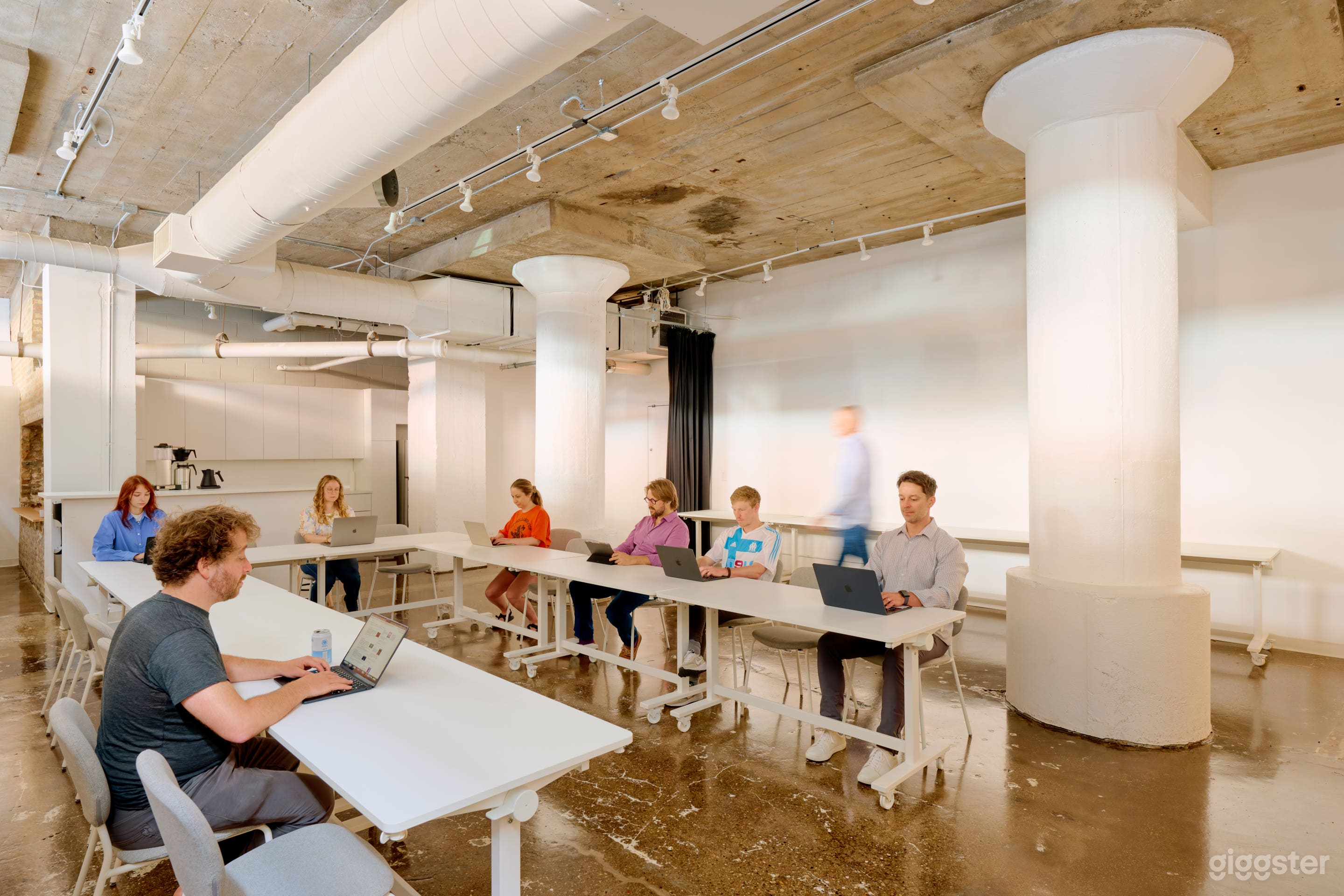 Flexible Gallery Workspace in River North Photo 3