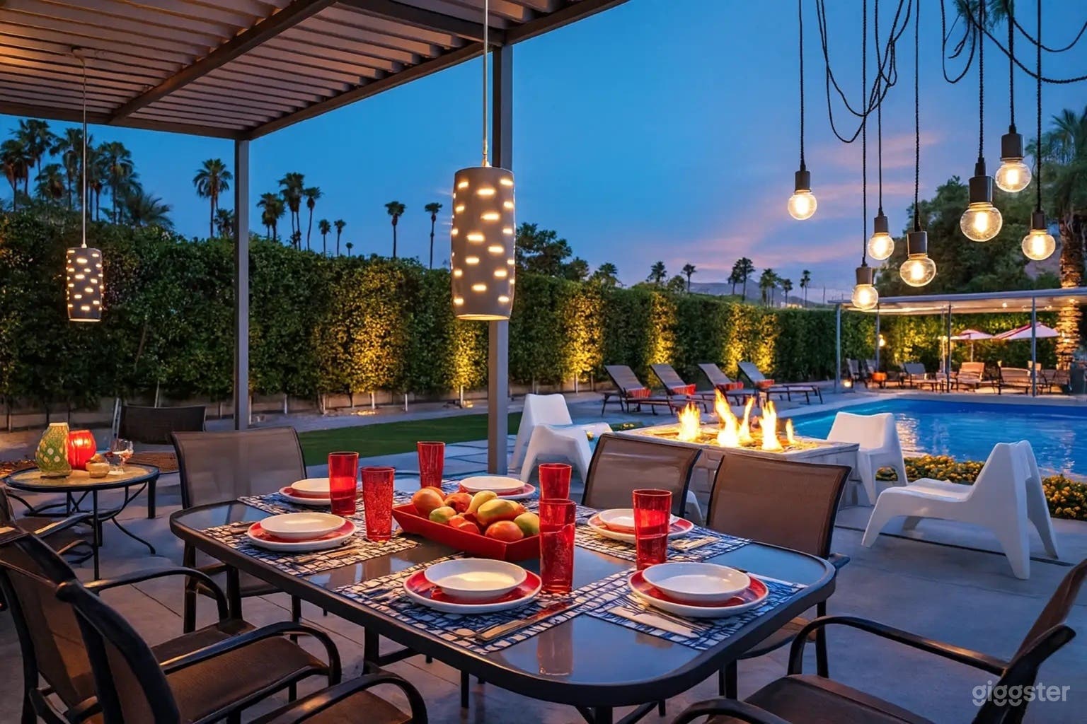 Modern Outdoor Pool w/ Panoramic Views Photo 3