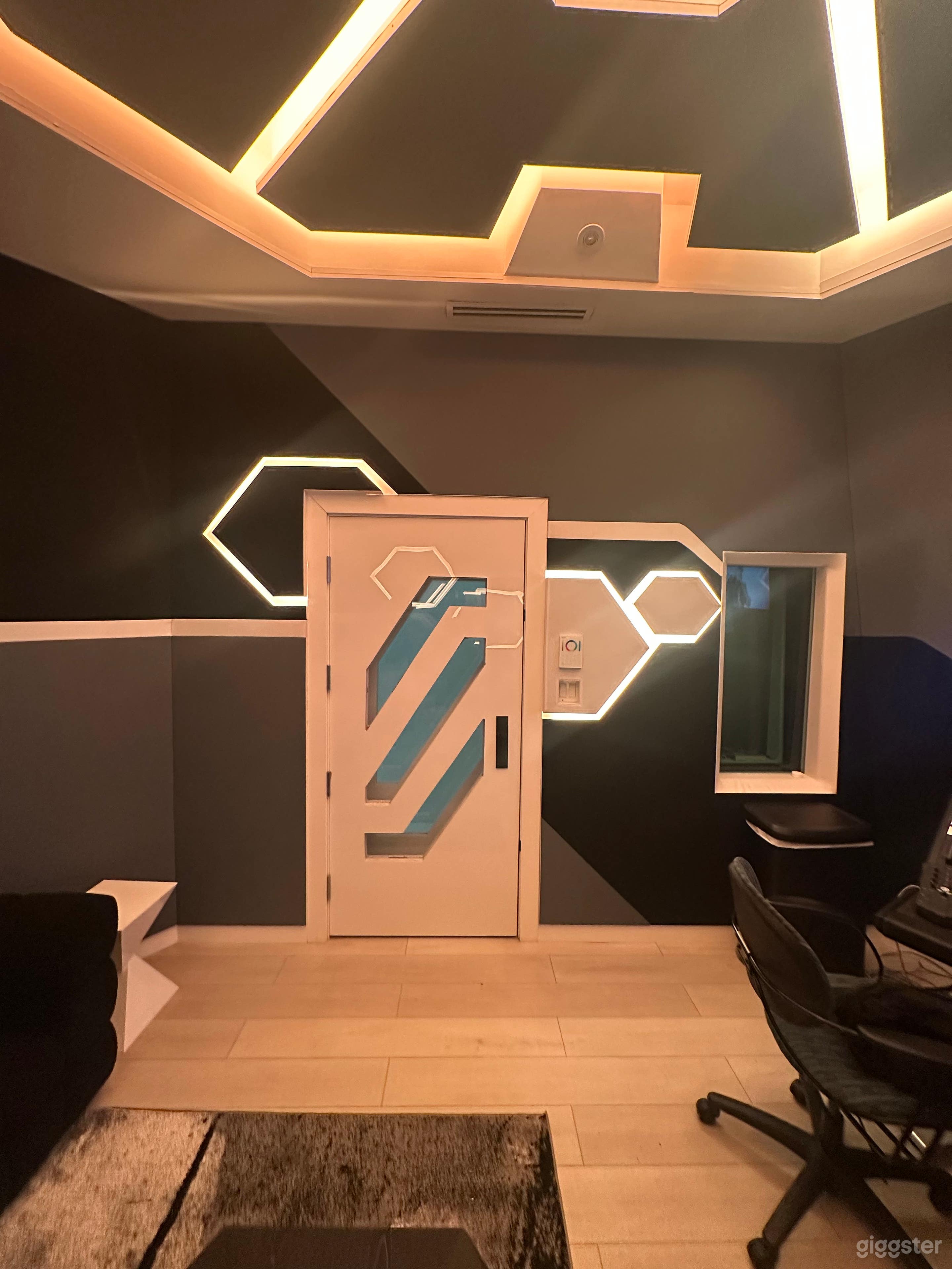 Luxury Recording Studios Podcast & Streaming Photo 4