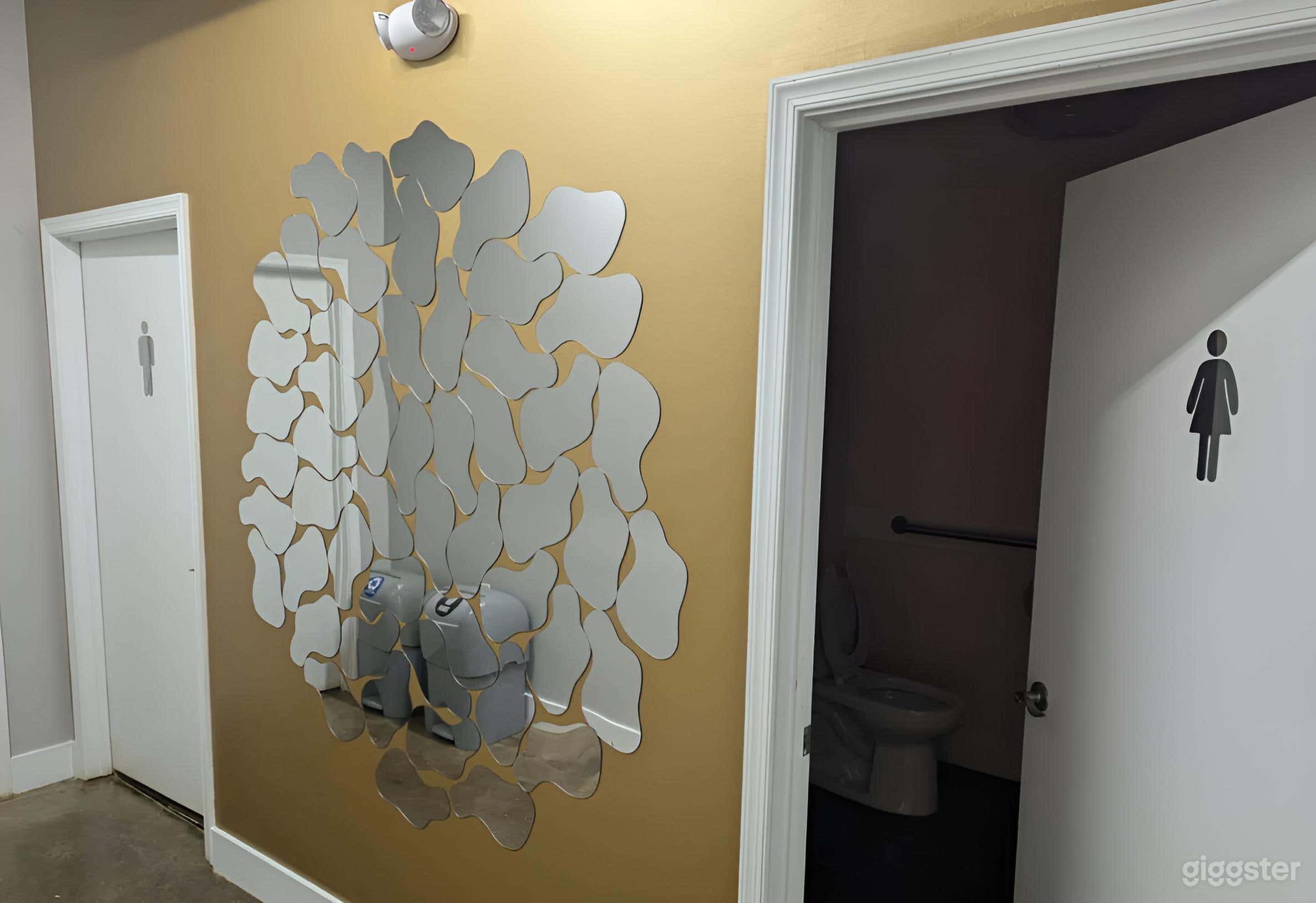 Versatile Classroom perfect for Professional Use Photo 3