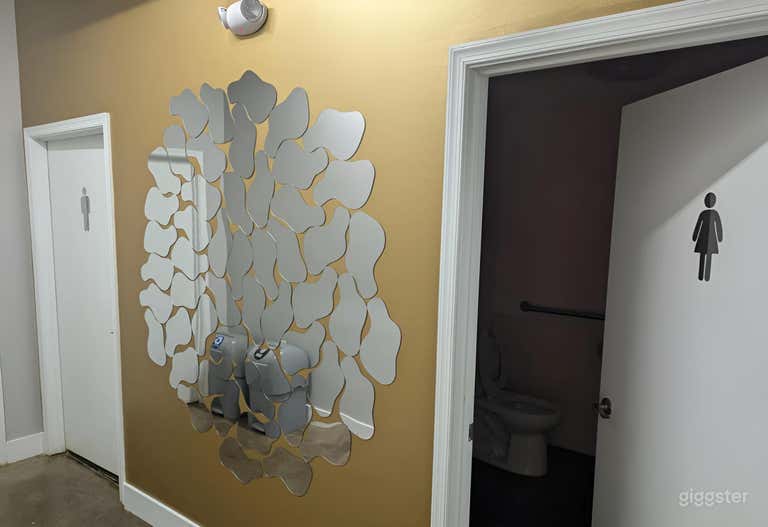  Versatile Classroom perfect for Professional Use 