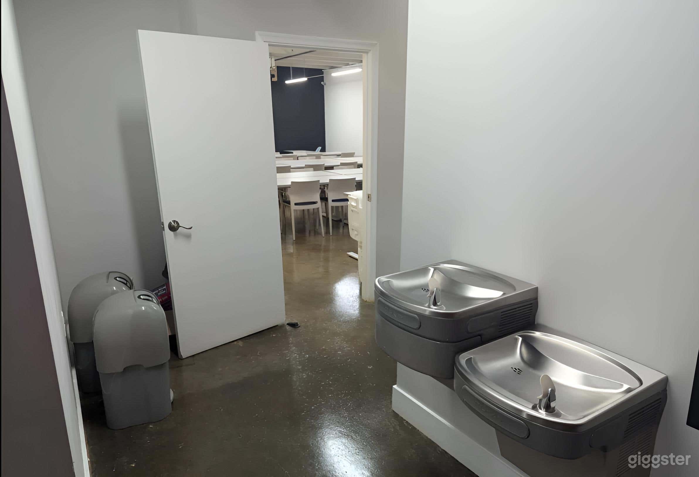 Versatile Classroom perfect for Professional Use Photo 4