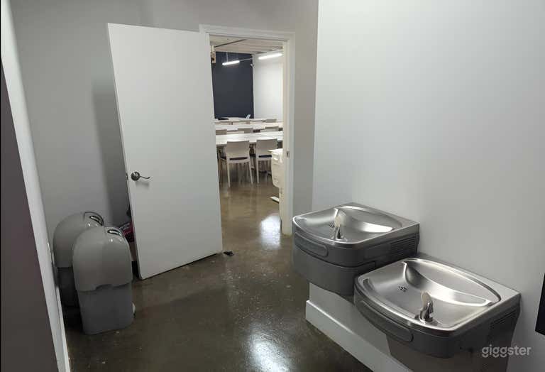  Versatile Classroom perfect for Professional Use 