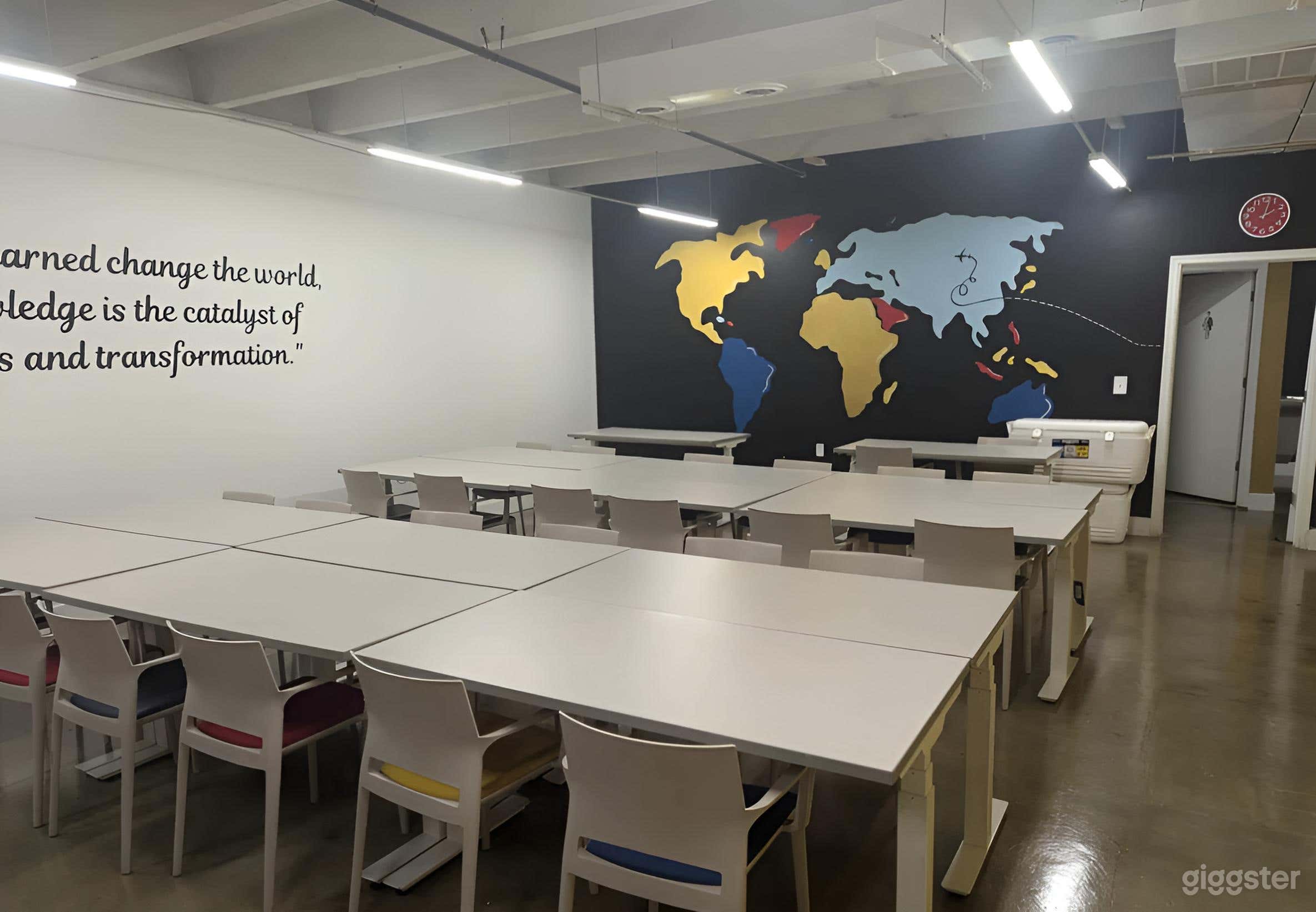 Versatile Classroom perfect for Professional Use Photo 2