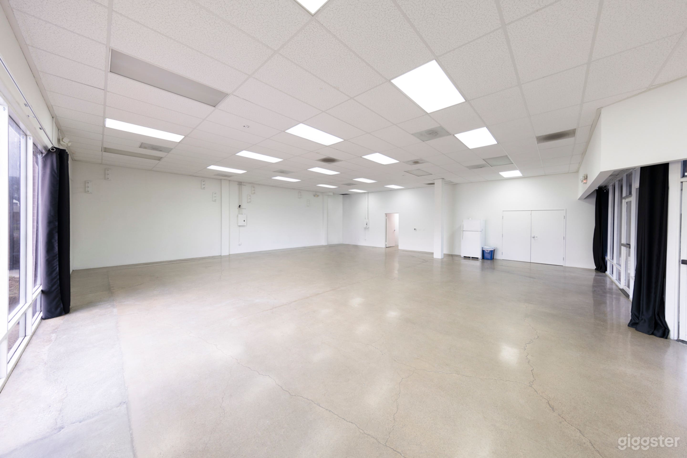 1800sq ft Orange County Photo Studio &amp; Event Venue Photo 2