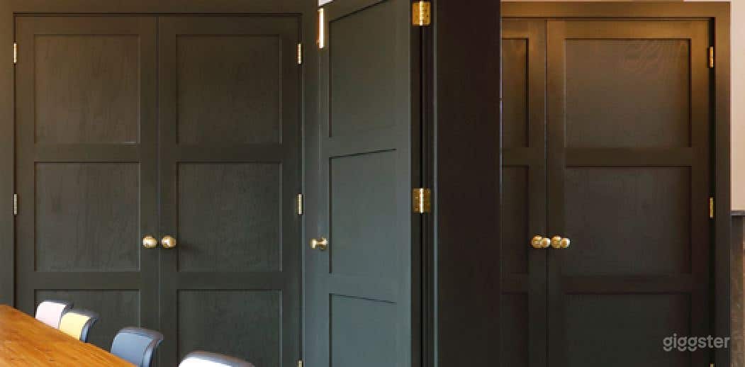 The Flint Room with Views of Queens Road Photo 3