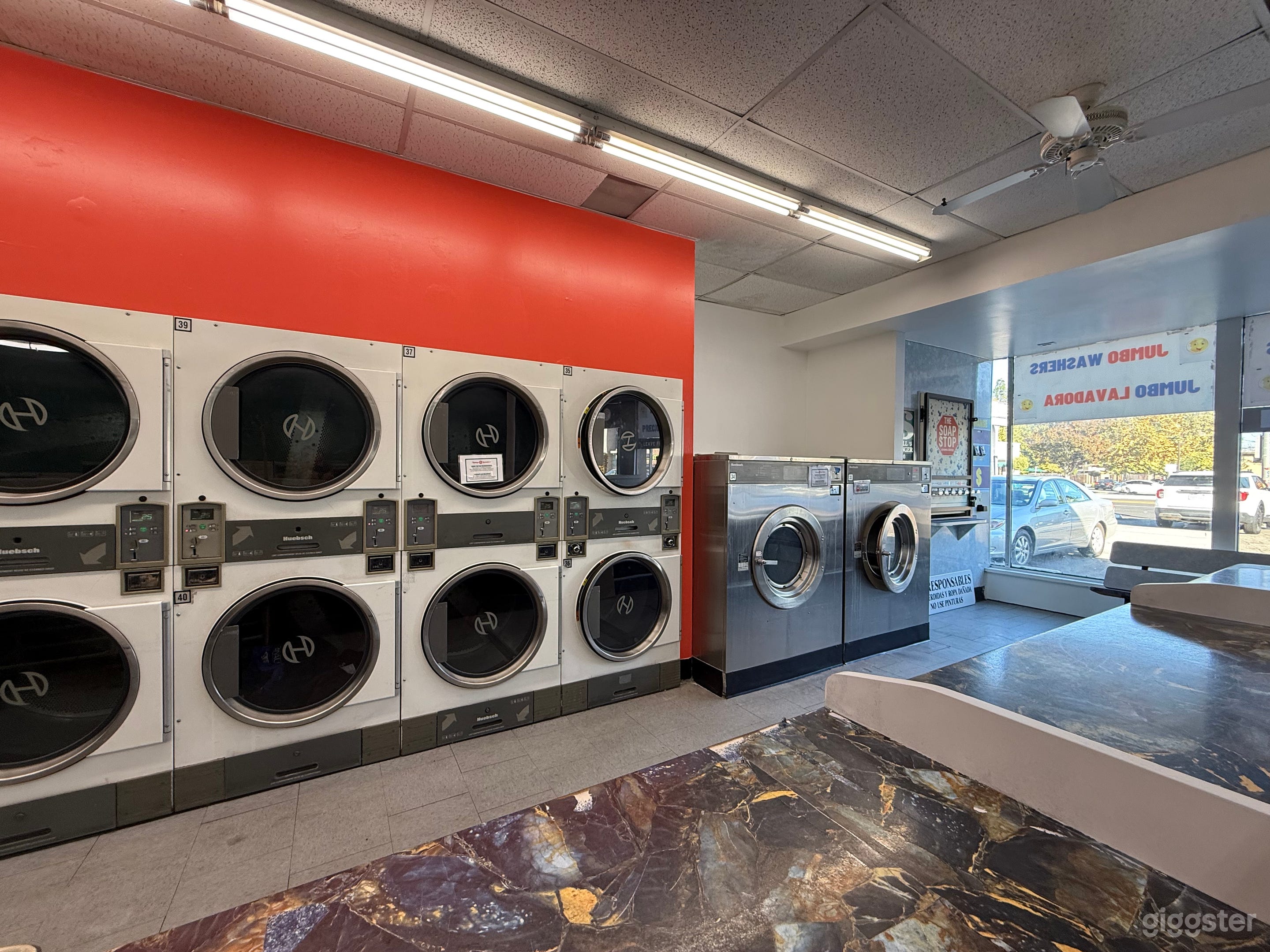 Colorful Laundromat w/ back alley and parking Photo 3