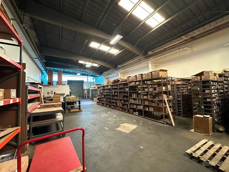  Industrial Warehouse in the Bayview 2/2 