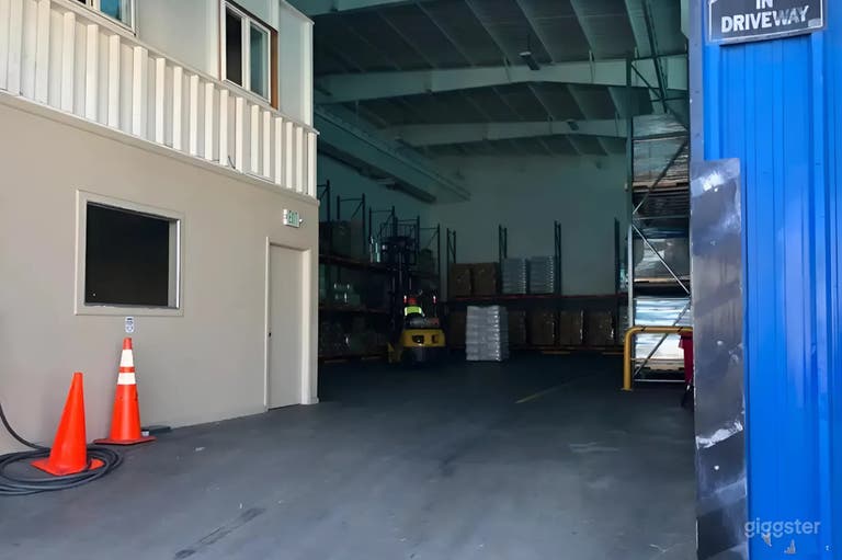  Industrial Warehouse in the Bayview 2/2 