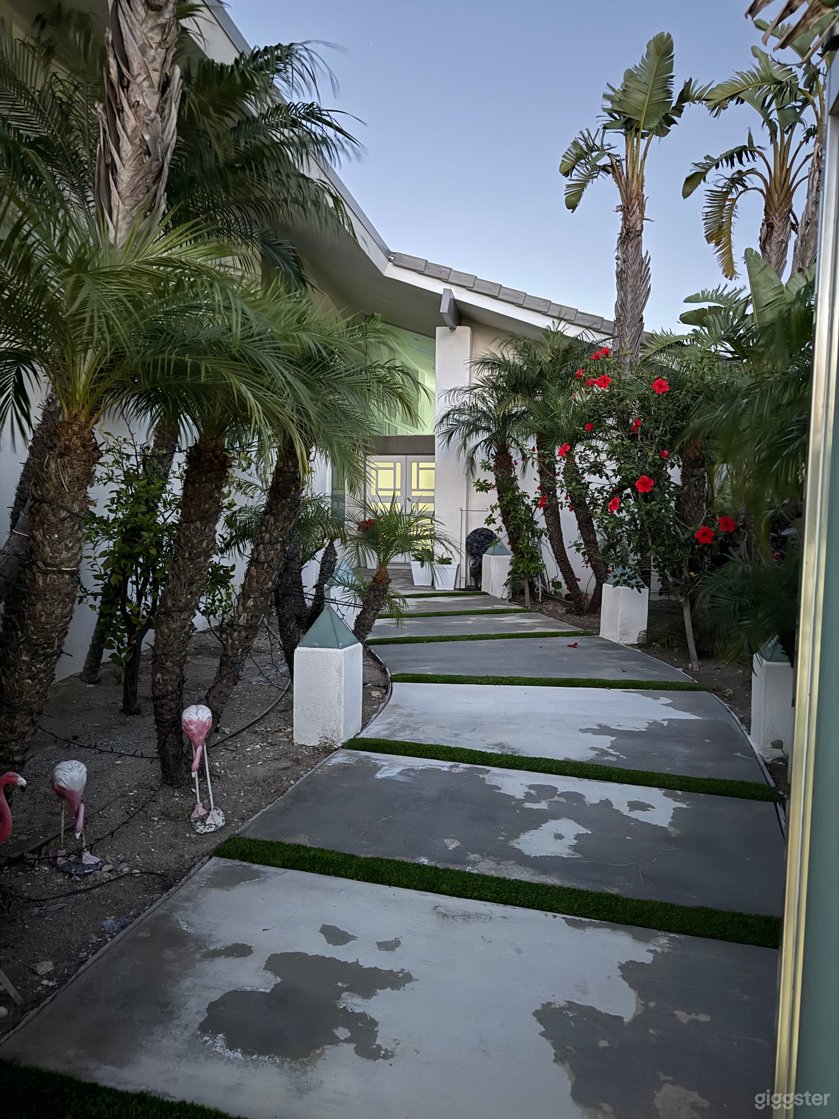 Modern Home with Breathtaking view Photo 4