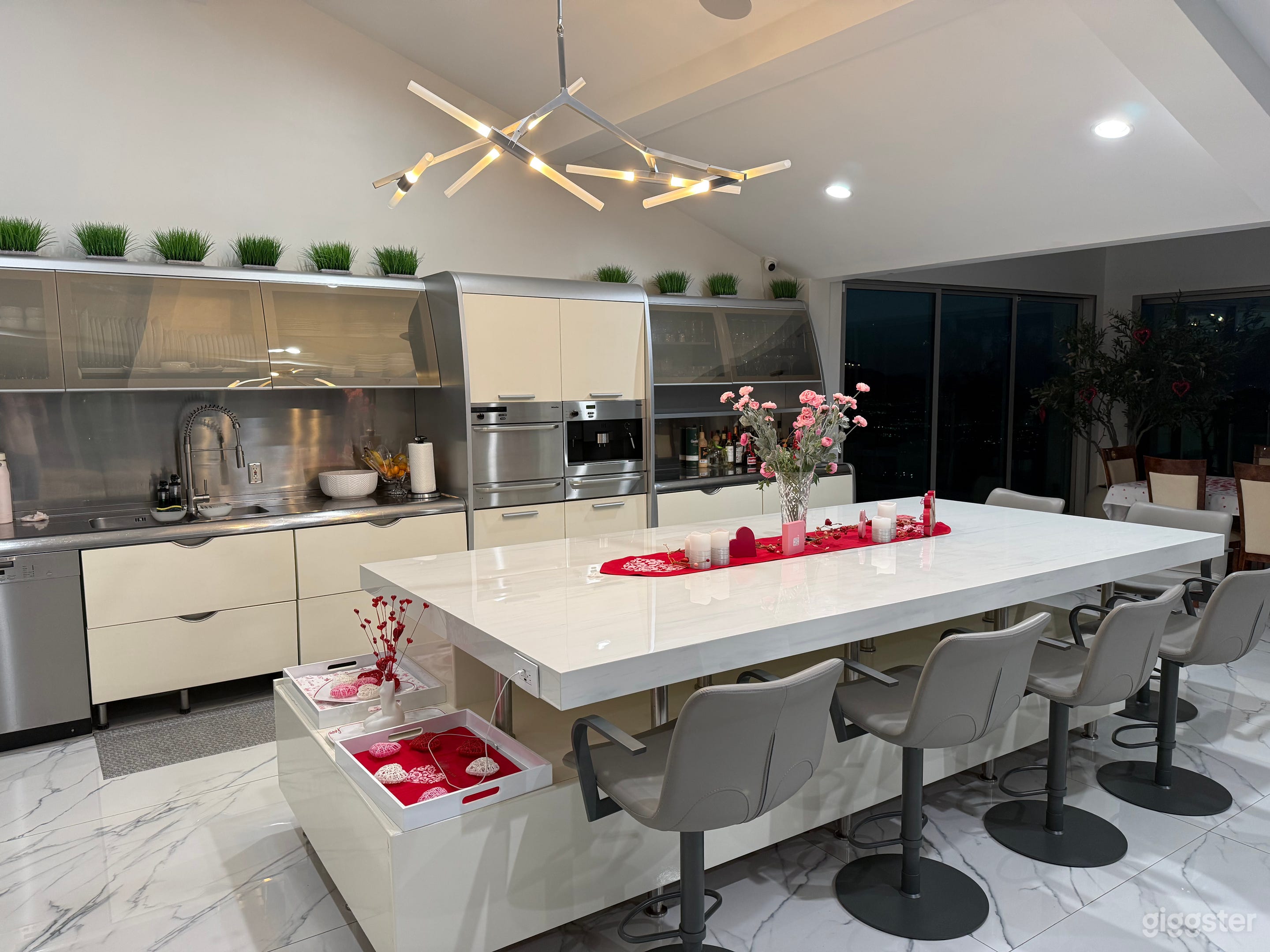 Modern Home with Breathtaking view Photo 1