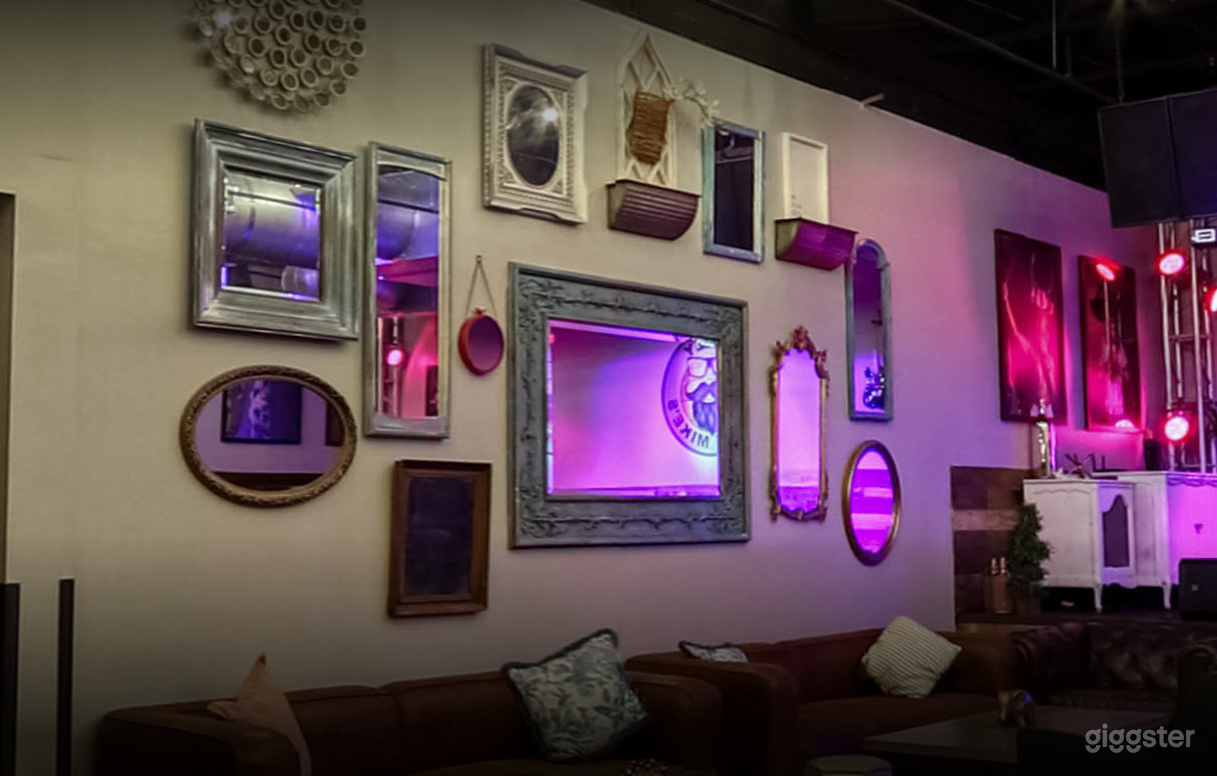 Front of House Dining Space with Good Music Photo 4