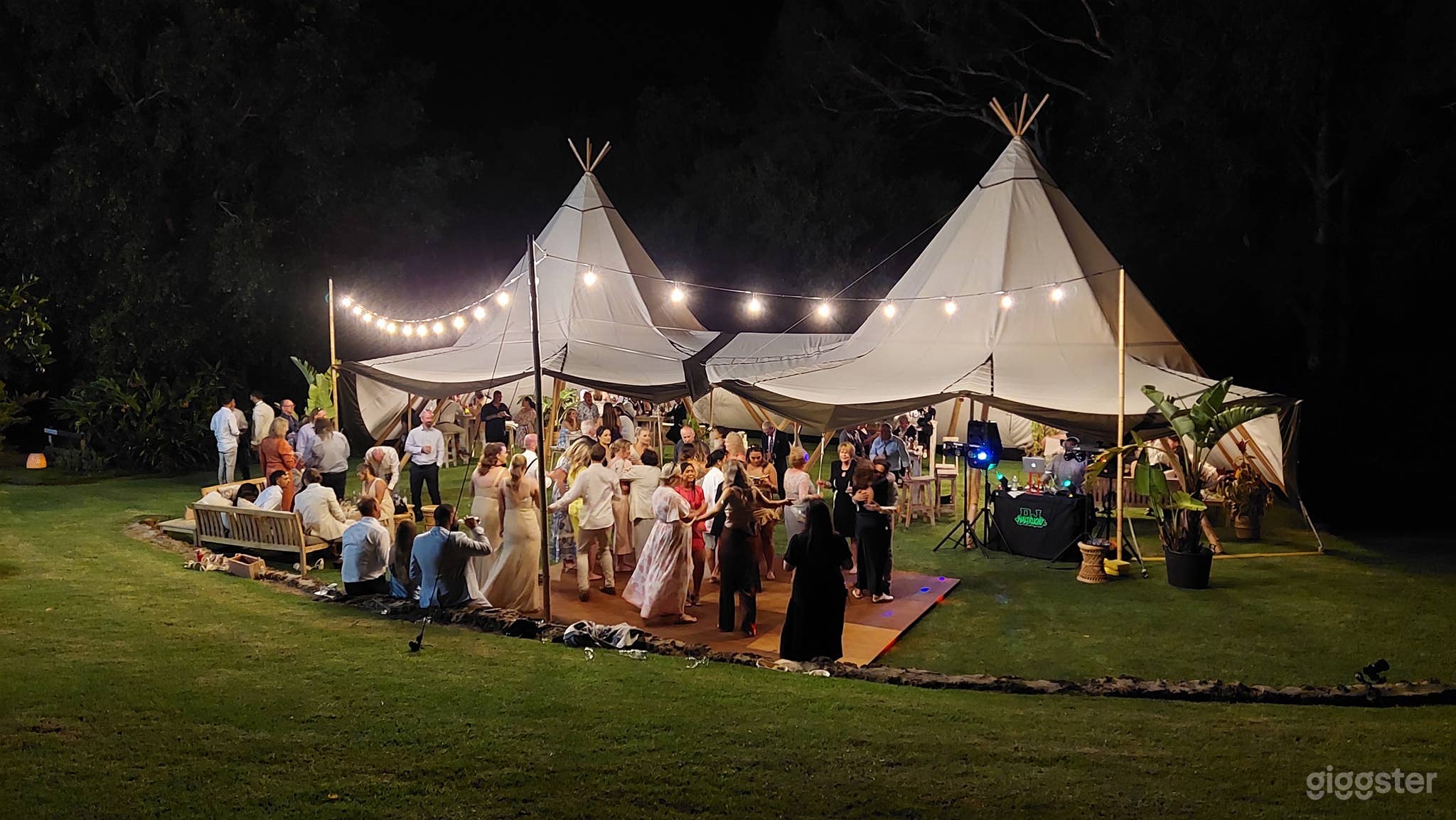 Tipi Tent Garden Reception Photo 4