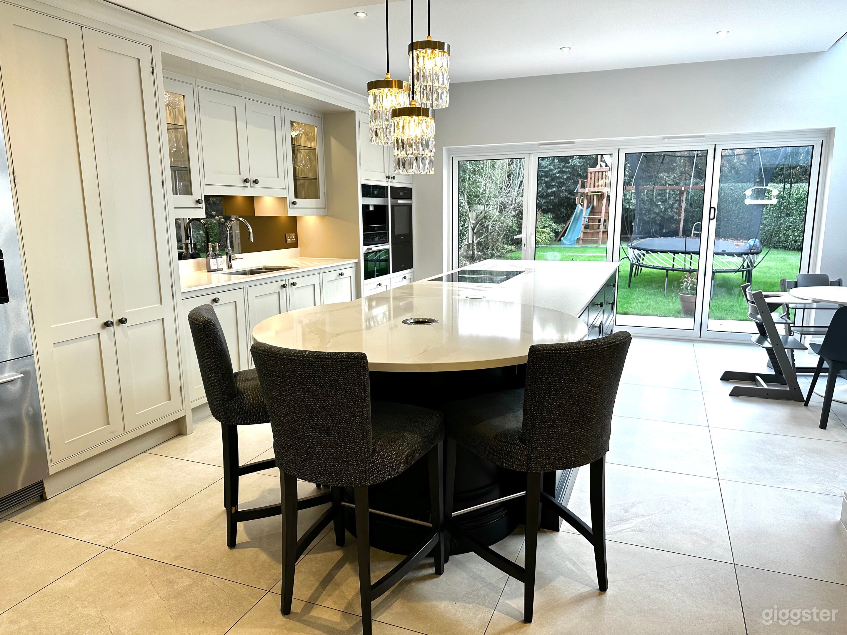 Chic family Modern Home Photo 2