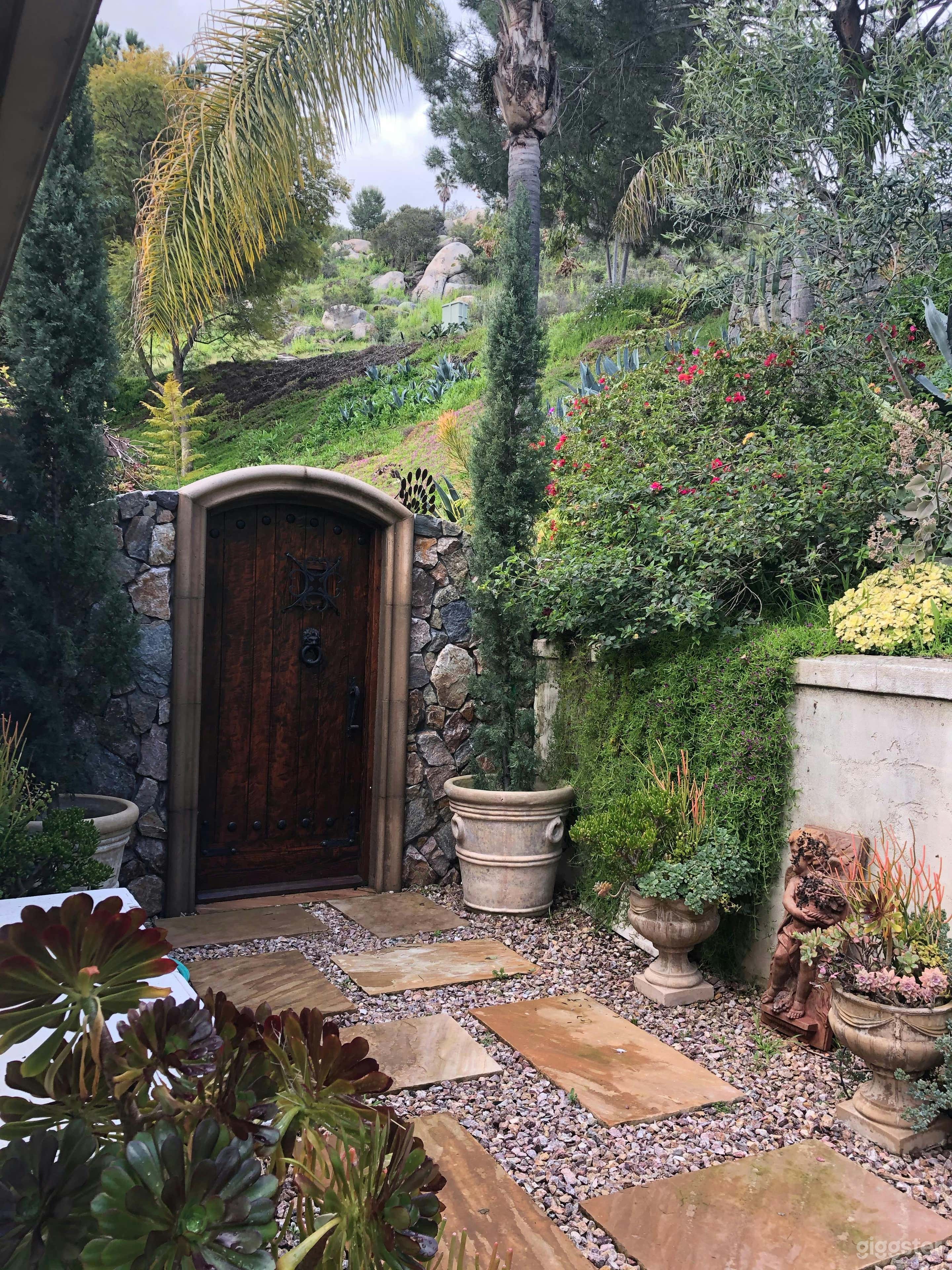 Italian country villa with vineyard and panoramic views Photo 1