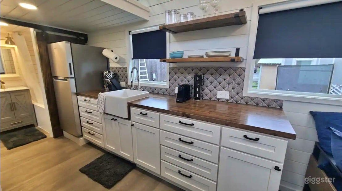 Elegantly Designed Tiny Home Photo 4