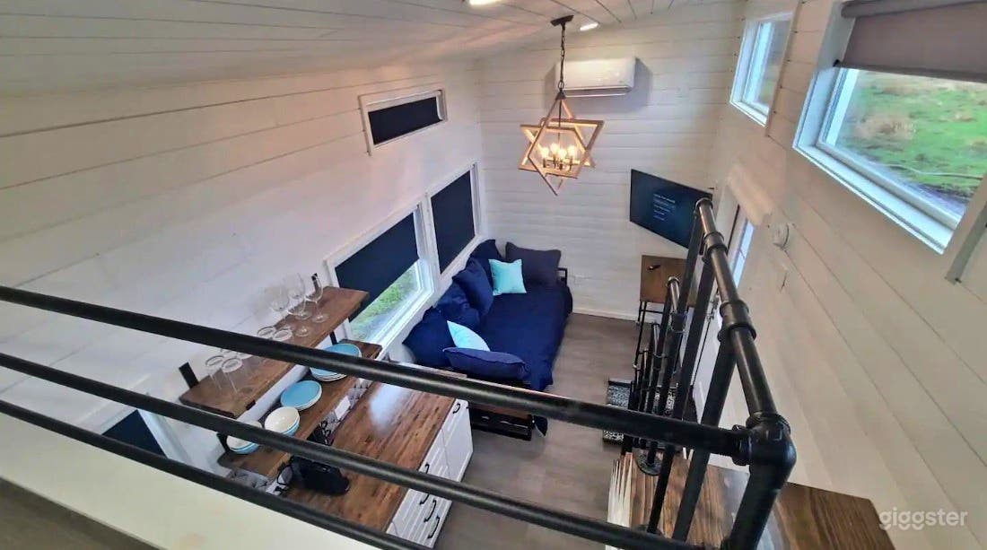 Elegantly Designed Tiny Home Photo 3