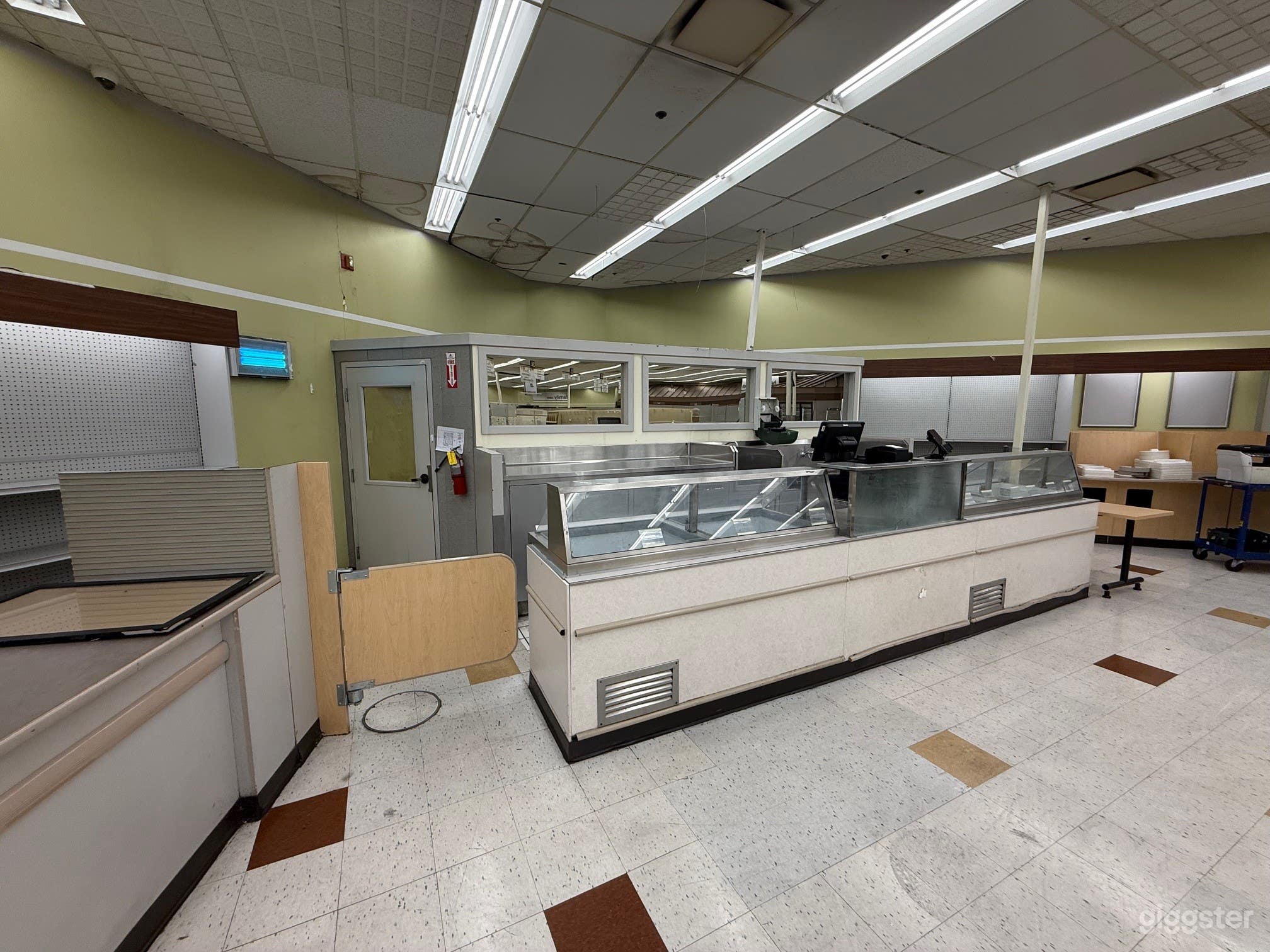 Big-Box Pharmacy Retailer Photo 4