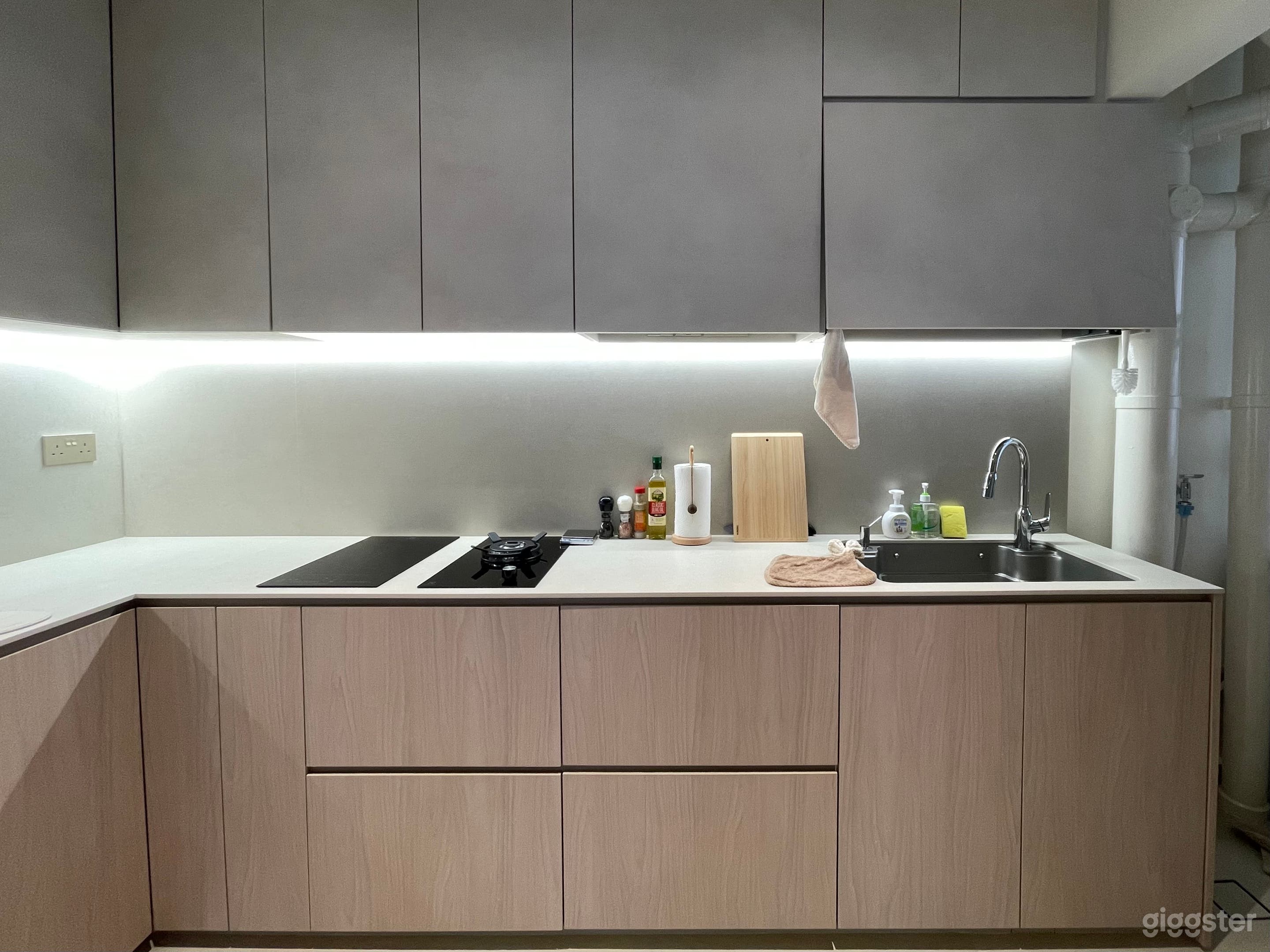 Bright Japandi Home | Minimalist Living Room & Kitchen Photo 2