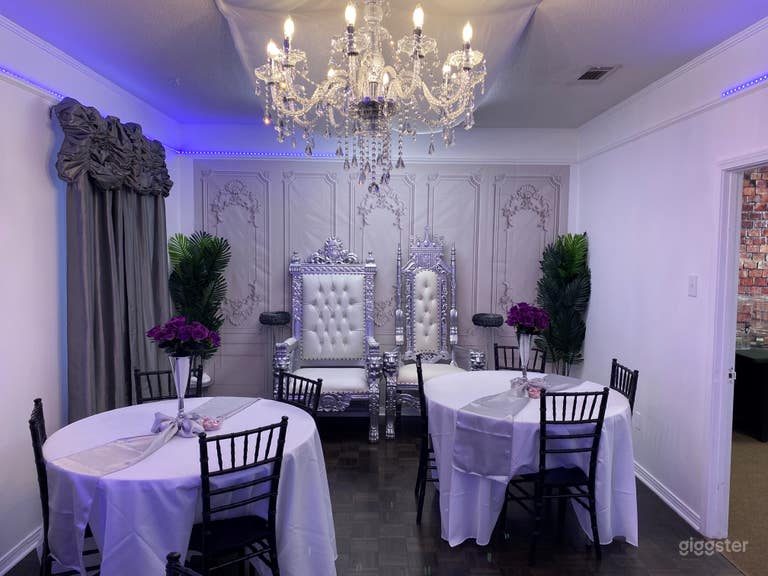  Intimate Meeting Space 