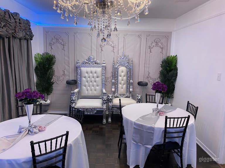  Intimate Meeting Space 