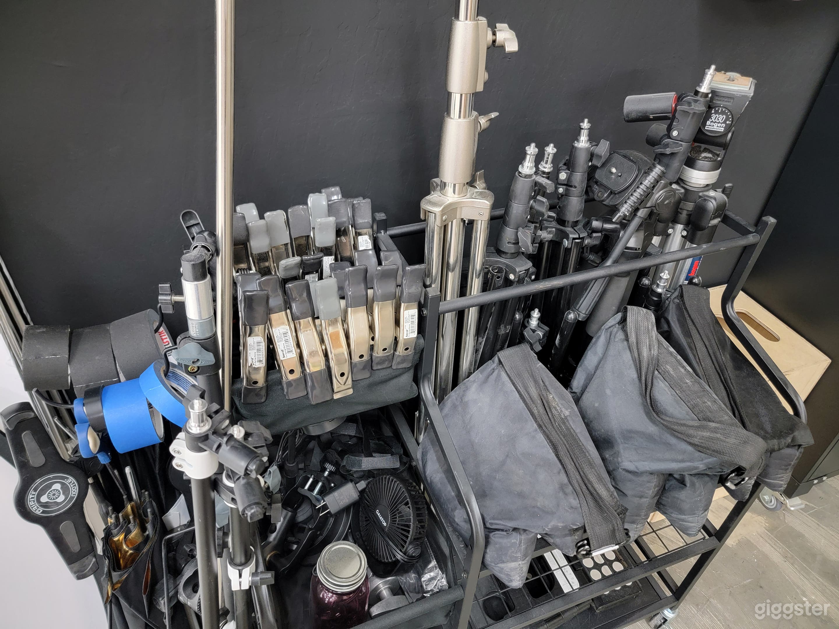 Roomy Warehouse Studio with Cyclorama Wall Photo 4